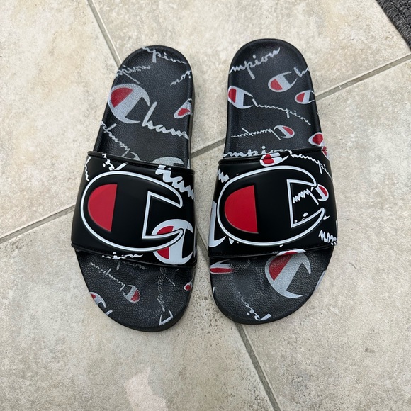 Boys champion slides size 6 - Picture 2 of 7